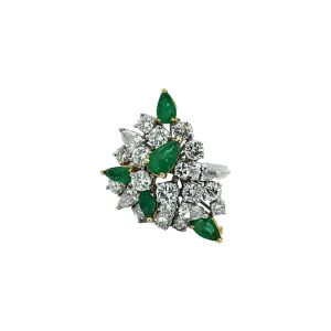 1970s Platinum Emerald & Diamond Ring