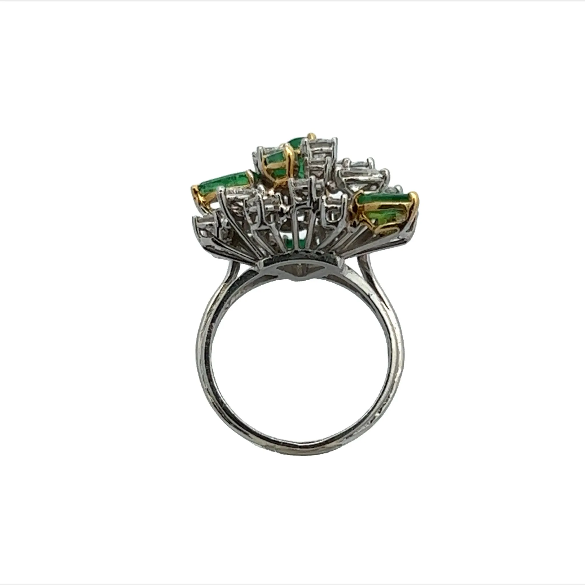 1970s Platinum Emerald & Diamond Ring