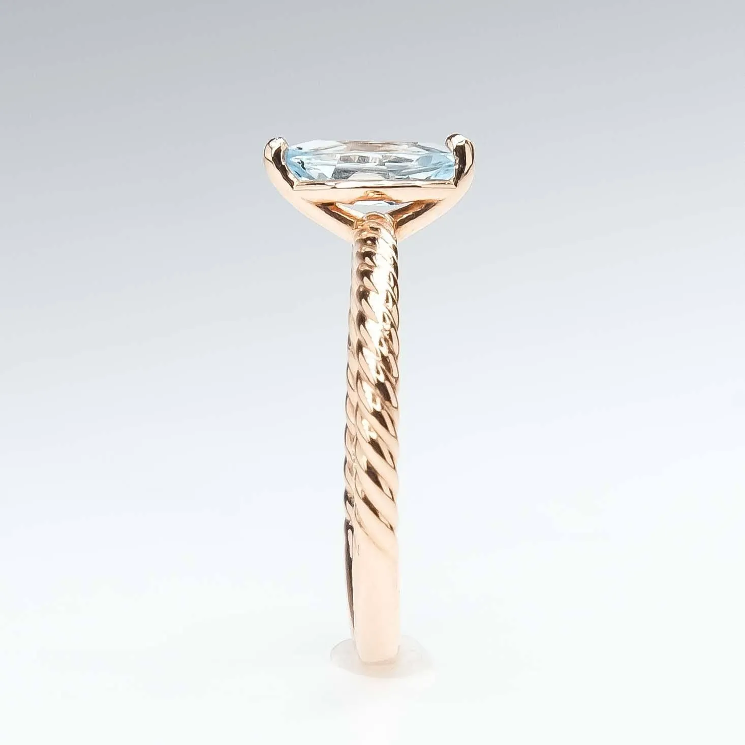 Aquamarine Rope Detailed Solitaire Ring in 14K Rose Gold