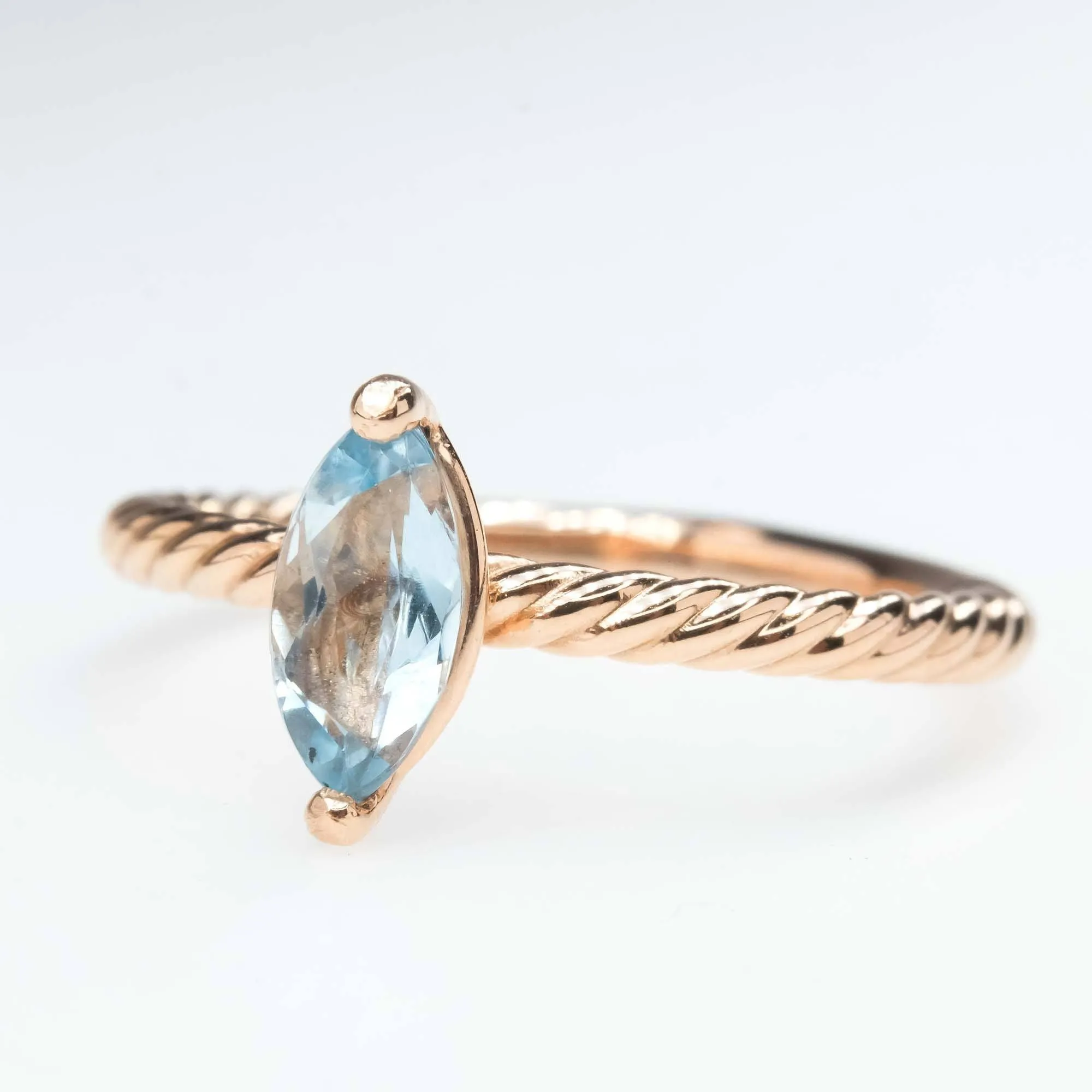 Aquamarine Rope Detailed Solitaire Ring in 14K Rose Gold