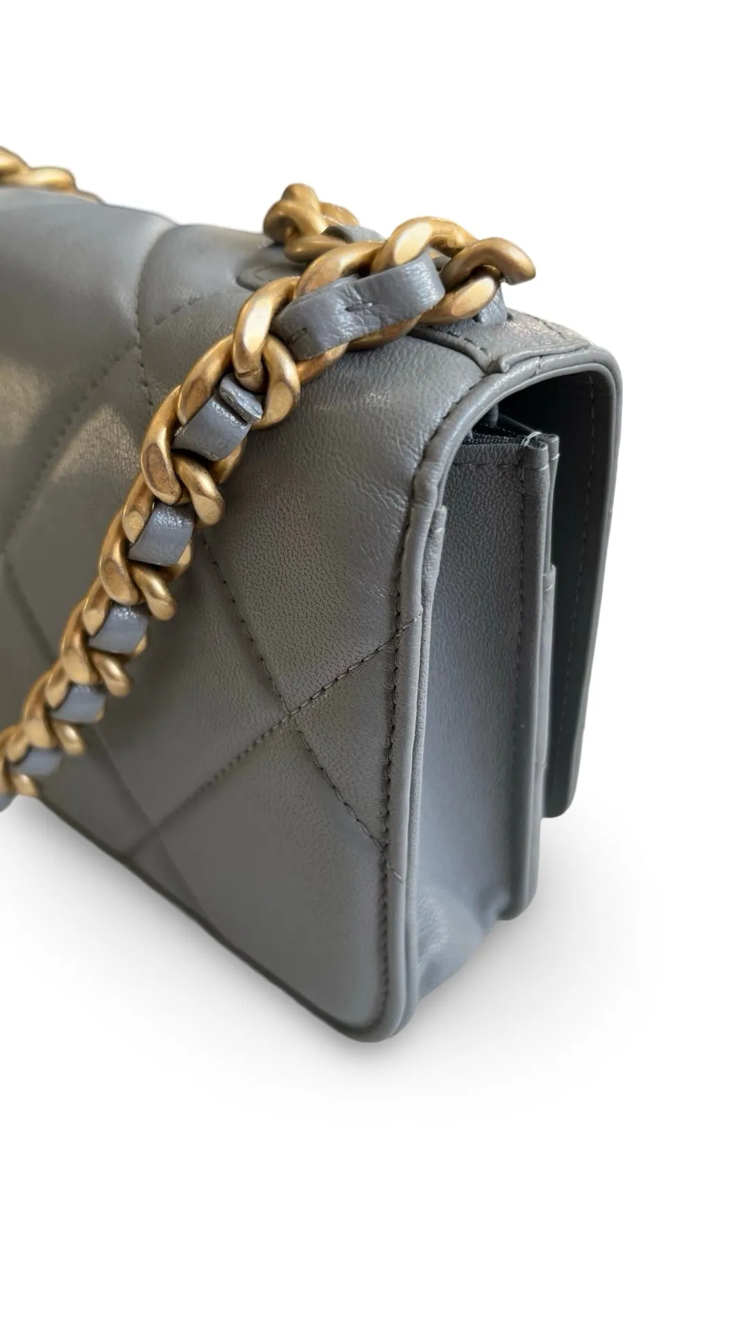 Chanel 19 Wallet on Chain