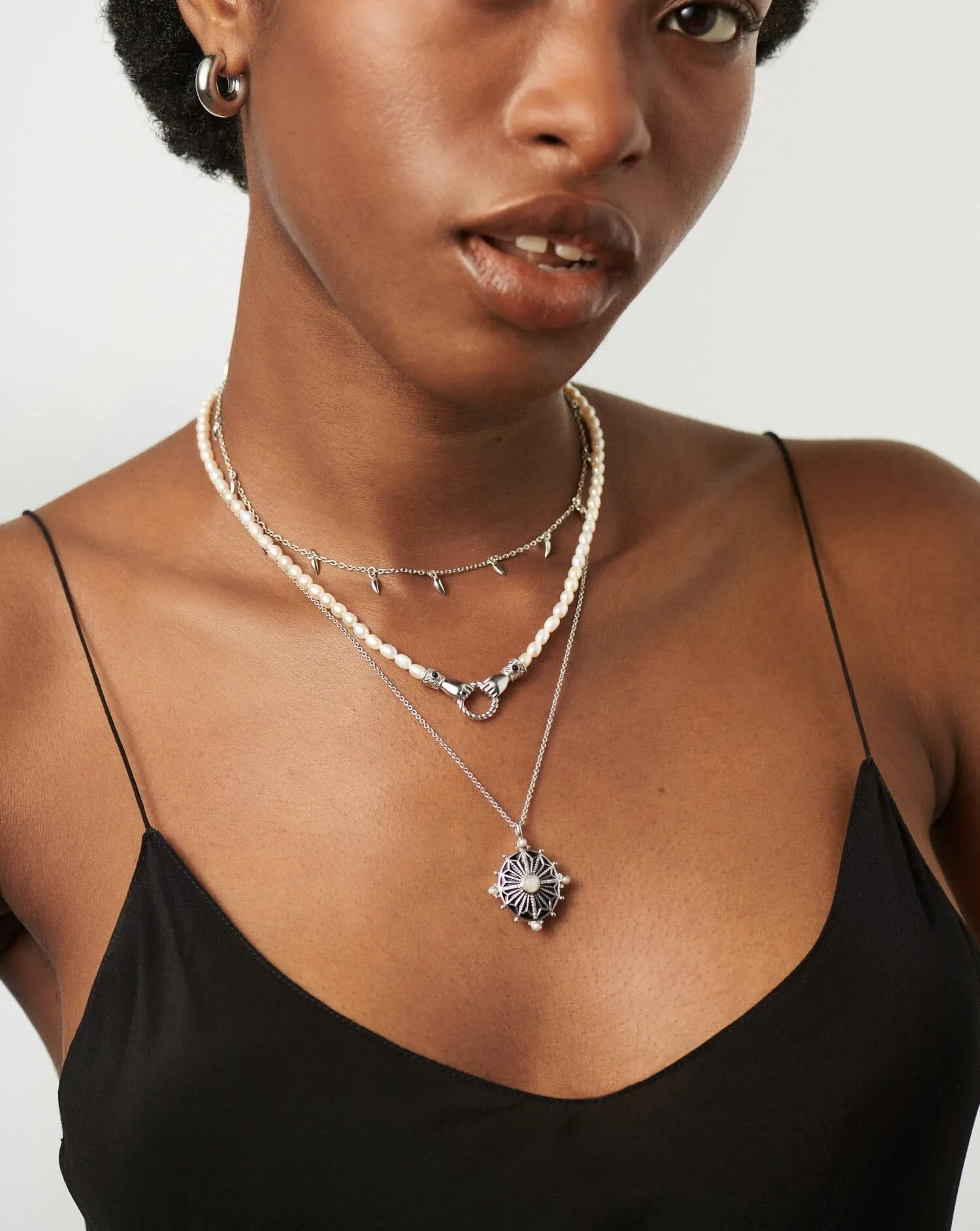 Harris Reed In Good Hands Pearl Necklace | Silver Plated/Pearl & Black Onyx